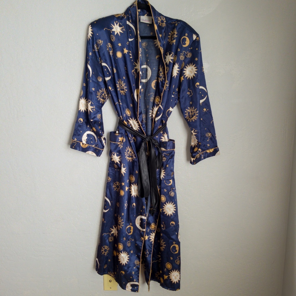 Robe w/shoulder pads!